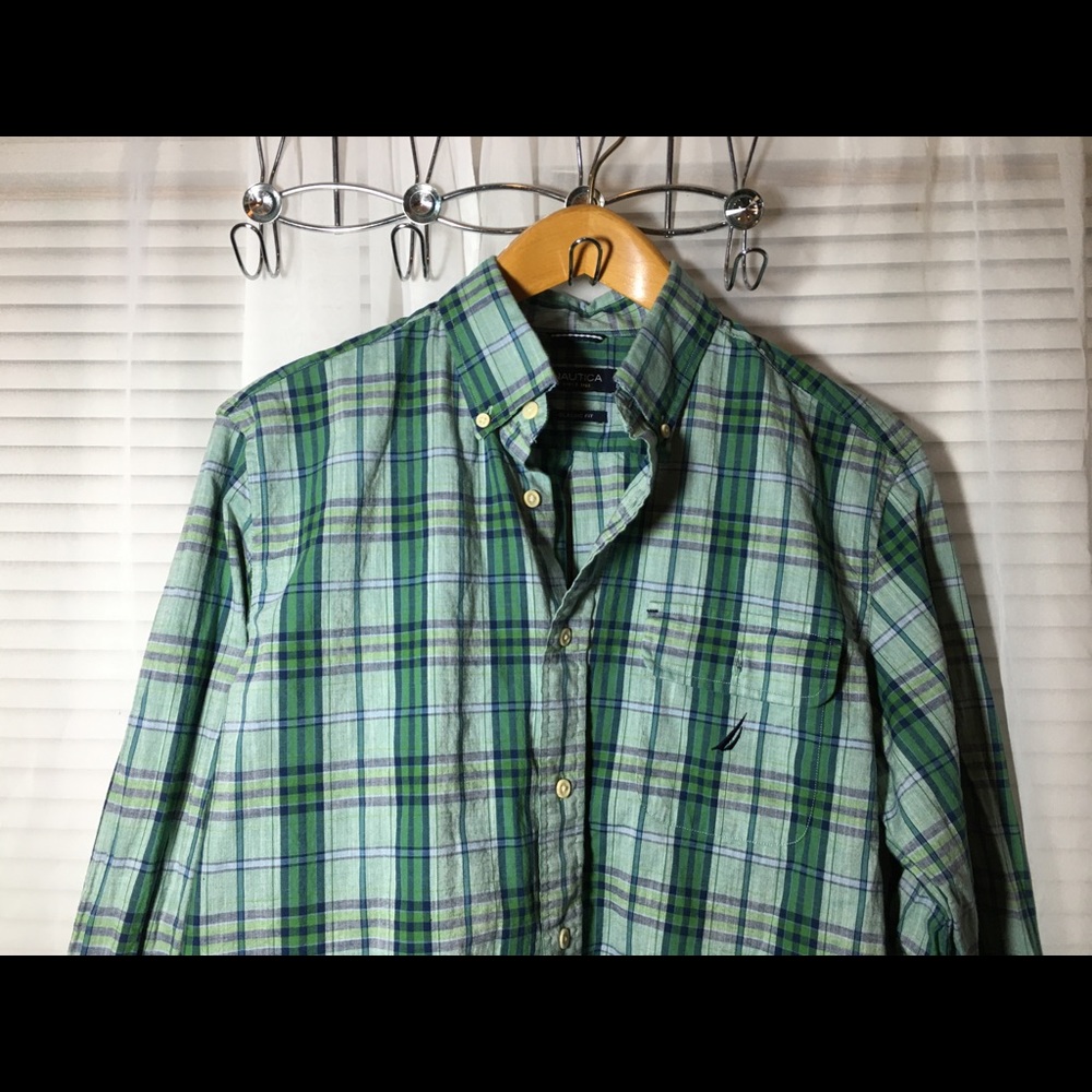 Nautica Classic fit Men’s Plaid Shirt Size Medium - Picture 6 of 8